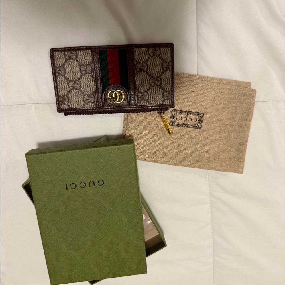 Ophidia GG card case
Style: 597617961WT8745
Color: GG Supreme - Picture 4 of 7